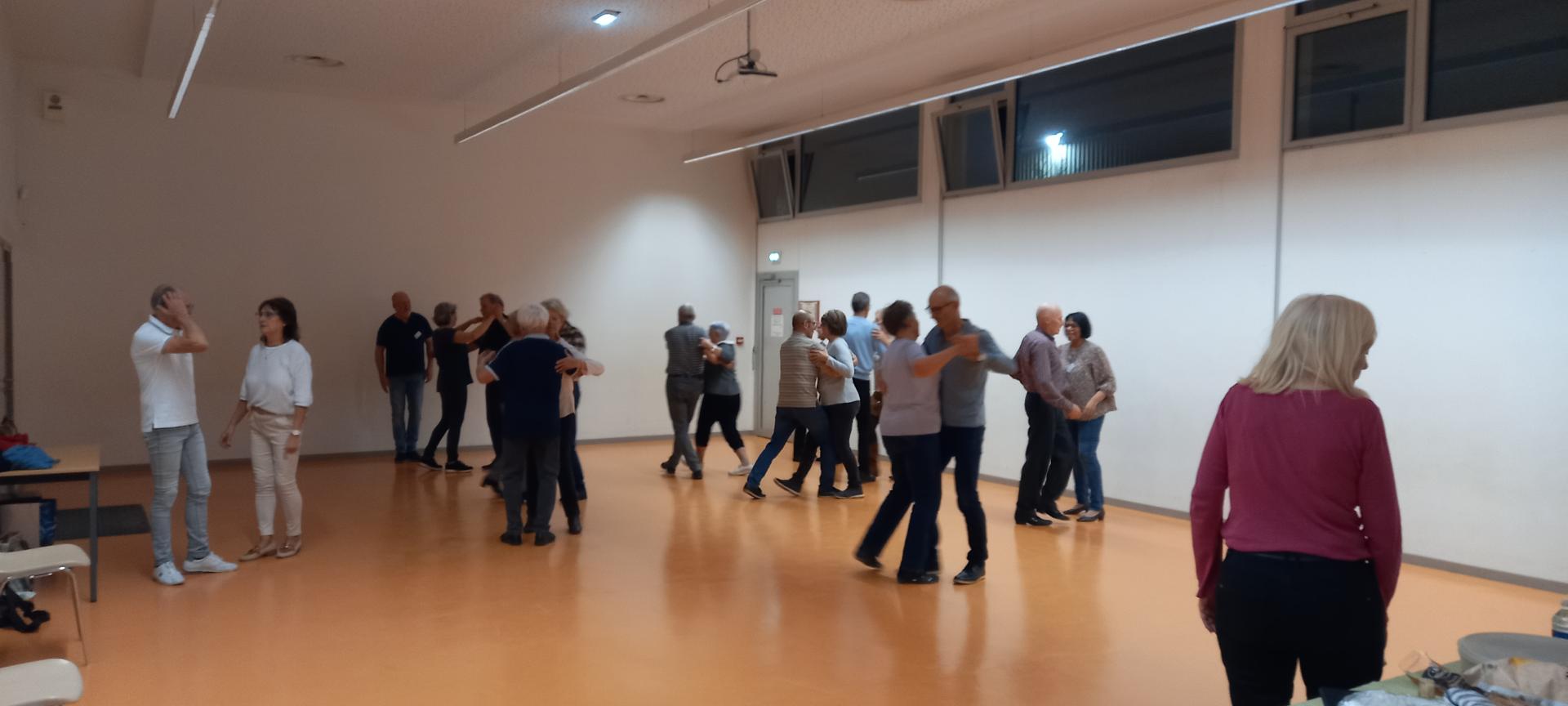 Révision des pas pour chaque danse apprise